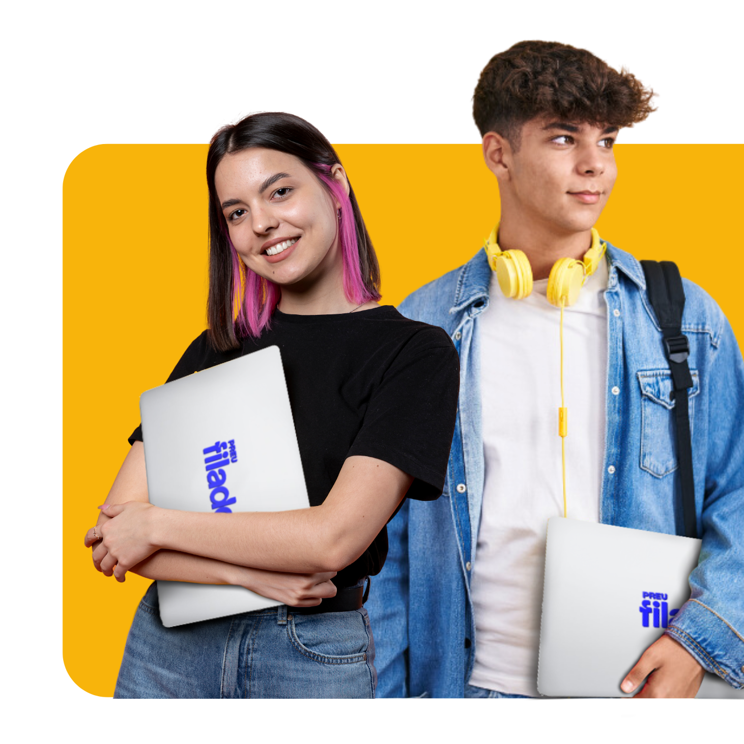Estudiantes de Filadd con laptops - Pack Nota 7 para 3° Medio